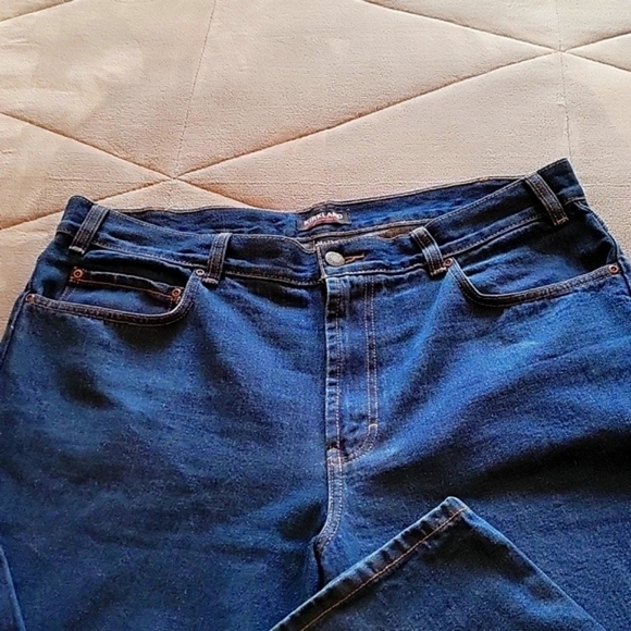 NWT Kirkland Signature Men's Relaxed Fit Jeans, Size 38x32, Color Blue. - Picture 2 of 7